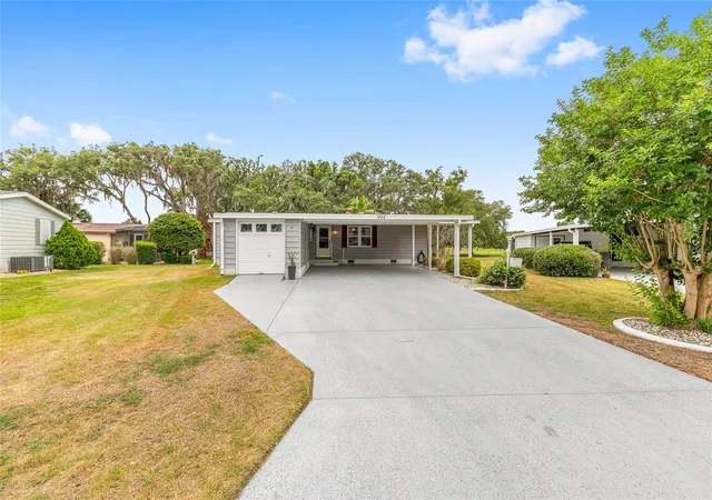 Homes for sale in Lady Lake, FL | 951 Oleander St, Lady Lake, FL 32159 | MLS# OM724813
