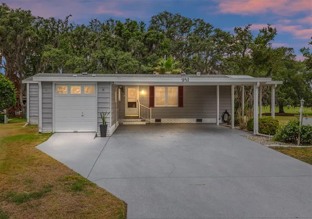 3rd image of 951 Oleander St, Lady Lake, FL 32159 | MLS# OM724813