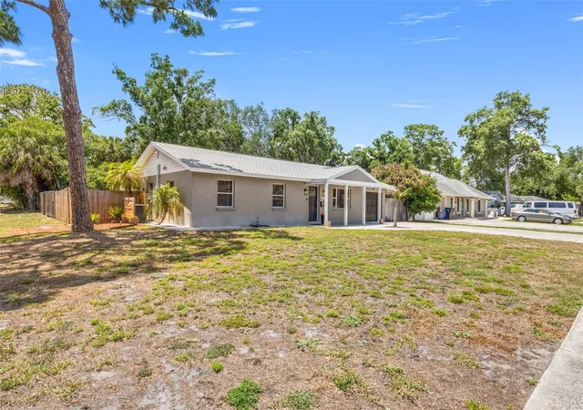 Photo 4 of Single family home for sale at 6802 Cresthill Ct, Tampa, FL 33615 | MLS# TB8509150 | Listing updated on 2026-10-04