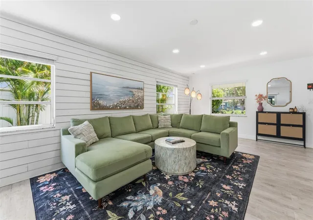 5th image of 2701 67th Way N, Saint Petersburg, FL 33710 | MLS# TB8509160