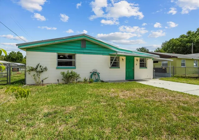 Photo 1 of Single family home for sale at 1307 Mayflower Dr, Lakeland, FL 33810 | MLS# L4961933 | Listing updated on 2026-10-07