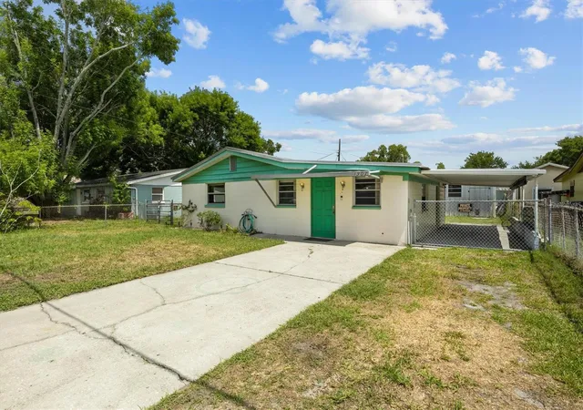 Photo 3 of Single family home for sale at 1307 Mayflower Dr, Lakeland, FL 33810 | MLS# L4961933 | Listing updated on 2026-10-07