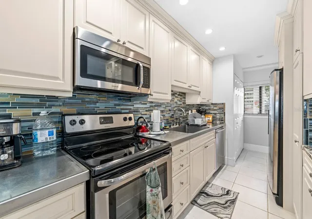 2nd image of 816 Bahia Del Sol Dr #23, Ruskin, FL 33570 | MLS# TB8509198