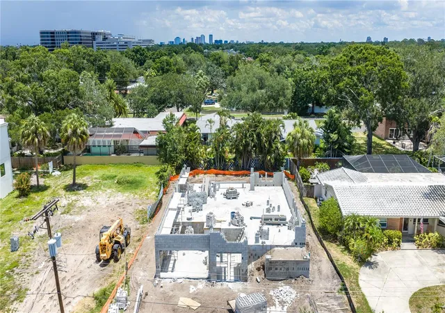 3rd image of 210 S Treasure Dr, Tampa, FL 33609 | MLS# TB8509218
