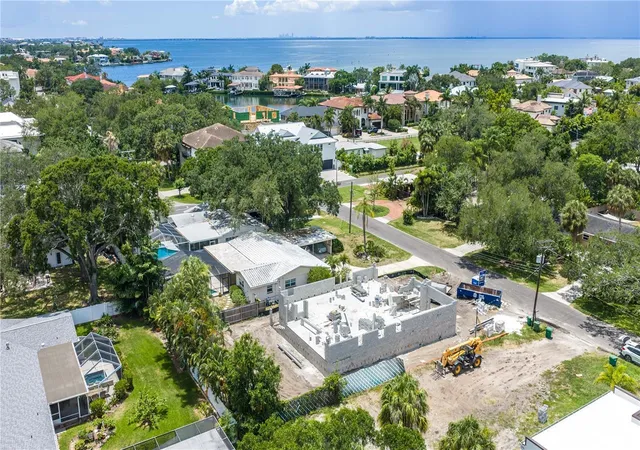 5th image of 210 S Treasure Dr, Tampa, FL 33609 | MLS# TB8509218