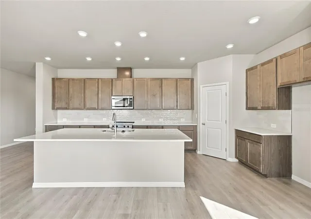 Photo 2 of Single family home for sale at 437 Spring Harvest Dr, Plant City, FL 33566 | MLS# TB8509236 | Listing updated on 2026-10-22