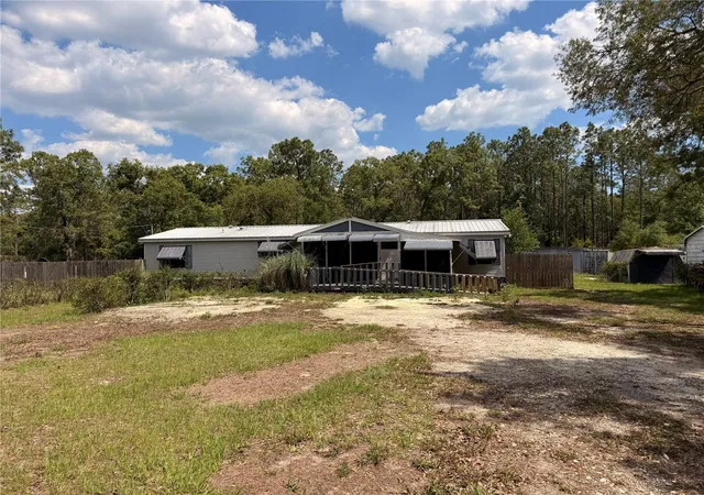 Homes for sale in Morriston, FL | 7561 Se 120Th Ct, Morriston, FL 32668 | MLS# OM724829