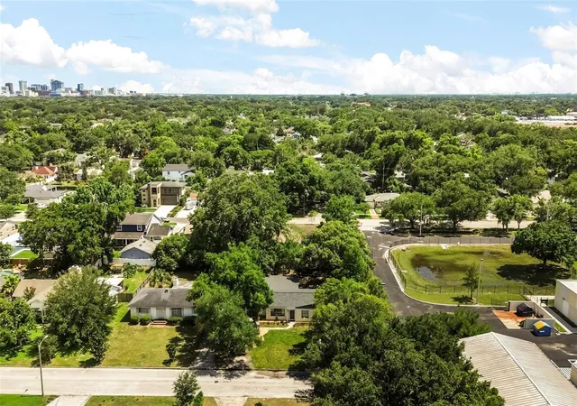 Photo 4 of Single family home for sale at 1348 Radclyffe Rd, Orlando, FL 32804 | MLS# O6408360 | Listing updated on 2026-09-07