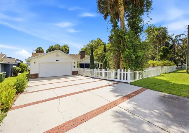 2nd image of 1100 N Palmetto St, Leesburg, FL 34748 | MLS# TB8509243