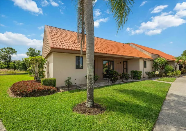 3rd image of 6567 Draw Ln #104, Sarasota, FL 34238 | MLS# A4693843