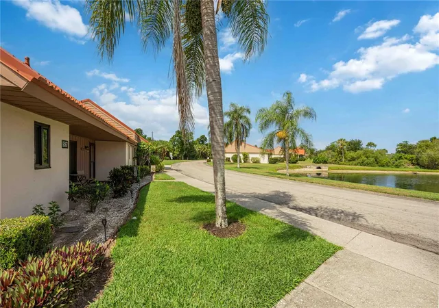 4th image of 6567 Draw Ln #104, Sarasota, FL 34238 | MLS# A4693843