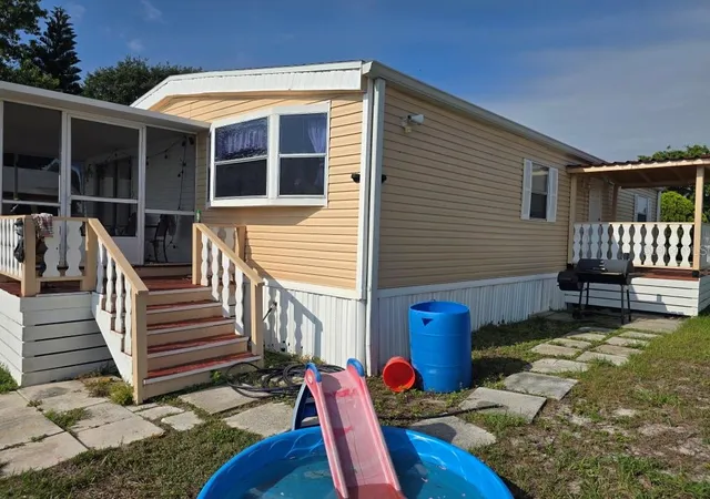 3rd image of 1125 Peninsular Dr, Lake Wales, FL 33853 | MLS# K4903500
