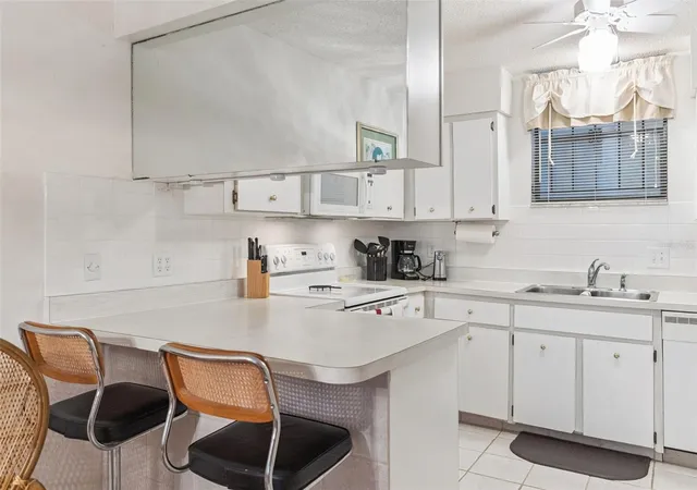 Photo 3 of Condo for sale at 325 Wilder Blvd #103, Daytona Beach, FL 32114 | MLS# V4949123 | Listing updated on 2026-10-03