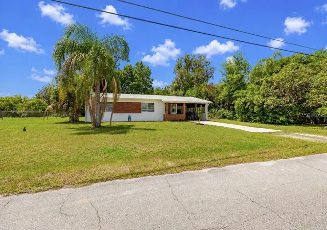Homes for sale in Debary, FL | 9 Sunset Dr, Debary, FL 32713 | MLS# S5150031
