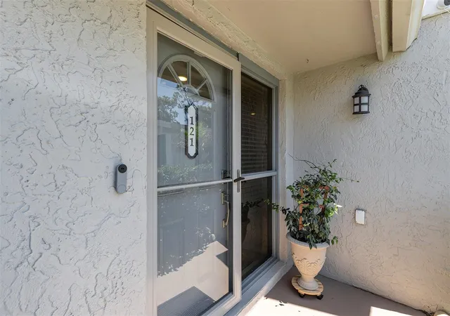 Photo 2 of Condo for sale at 121 Crown Point Cir #121, Longwood, FL 32779 | MLS# O6408433 | Listing updated on 2026-10-02