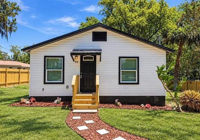 Photo 1 of Single family home for sale at 816 Woodland Ave, Leesburg, FL 34748 | MLS# G5112437 | Listing updated on 2026-10-04