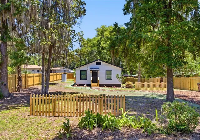 Photo 3 of Single family home for sale at 816 Woodland Ave, Leesburg, FL 34748 | MLS# G5112437 | Listing updated on 2026-10-20