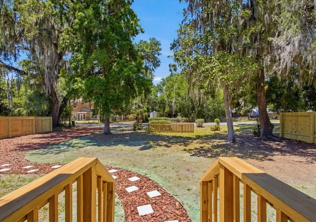 Photo 2 of Single family home for sale at 816 Woodland Ave, Leesburg, FL 34748 | MLS# G5112437 | Listing updated on 2026-10-20