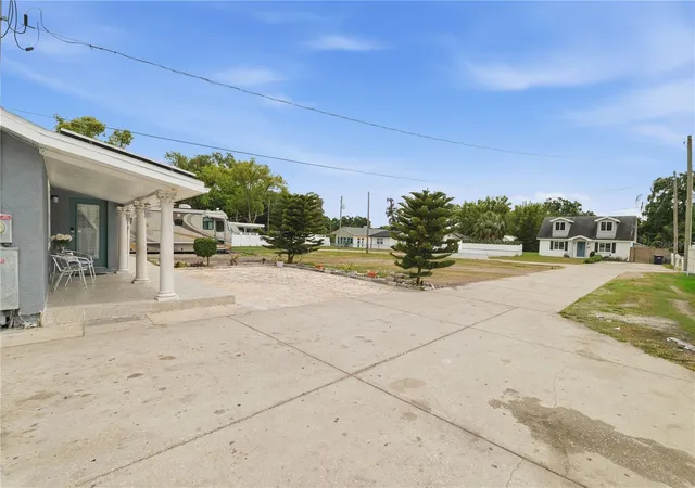Photo 3 of Single family home for sale at 1309 W Arctic St, Tampa, FL 33604 | MLS# TB8509343 | Listing updated on 2026-08-10
