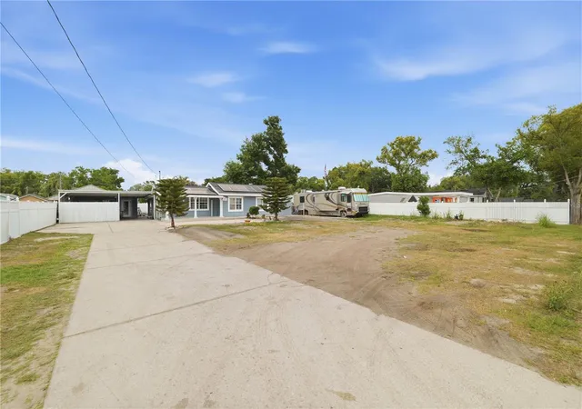 Photo 4 of Single family home for sale at 1309 W Arctic St, Tampa, FL 33604 | MLS# TB8509343 | Listing updated on 2026-08-10