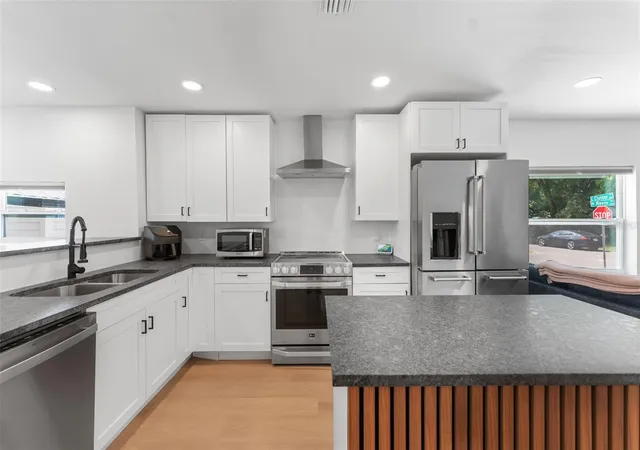 5th image of 501 E Cluster Ave, Tampa, FL 33604 | MLS# TB8509346