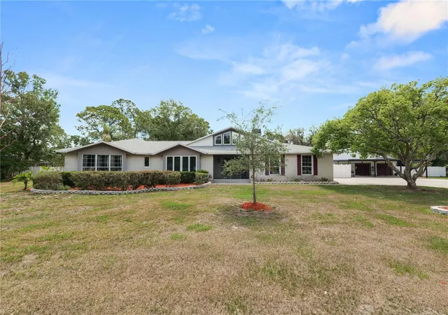 Homes for sale in Lakeland, FL | 6230 Forestwood Dr W, Lakeland, FL 33811 | MLS# L4961944