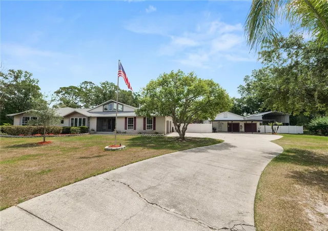 Homes for sale in Lakeland, FL | 6230 Forestwood Dr W, Lakeland, FL 33811 | MLS# L4961944