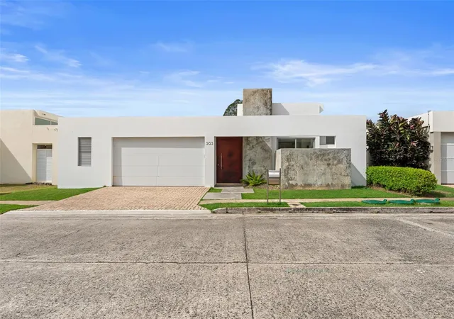 Photo 1 of Single family home for sale at La Villa De Torrimar Rey Felipe #303, Guaynabo, PR 00969 | MLS# PR9121415 | Listing updated on 2026-10-06