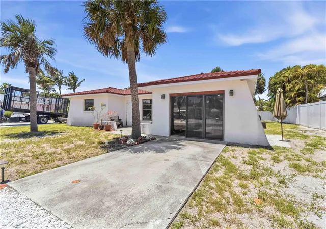 Photo 4 of Single family home for sale at 306 Palm Ave, Anna Maria, FL 34216 | MLS# A4693882 | Listing updated on 2026-08-07