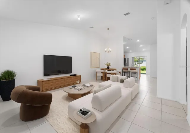 3rd image of 10 Pontiac Ln, Palm Coast, FL 32164 | MLS# O6408520