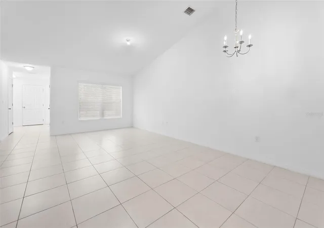 5th image of 10 Pontiac Ln, Palm Coast, FL 32164 | MLS# O6408520