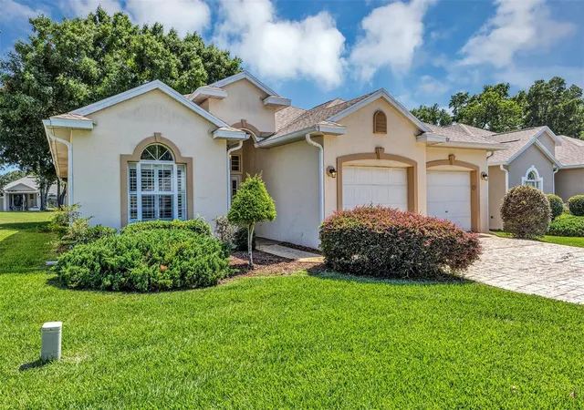 Photo 2 of Single family home for sale at 11003 Sw 69th Circle, Ocala, FL 34476 | MLS# OM724865 | Listing updated on 2026-09-15