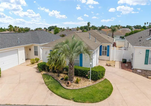 Photo 3 of Single family home for sale at 587 Audrey Ln, The Villages, FL 32162 | MLS# O6408523 | Listing updated on 2026-09-24