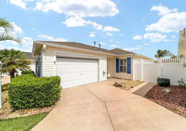 Photo 4 of House for sale at 587 Audrey Ln, The Villages, FL 32162 | MLS# O6408523 | Listing updated on 2026-09-24