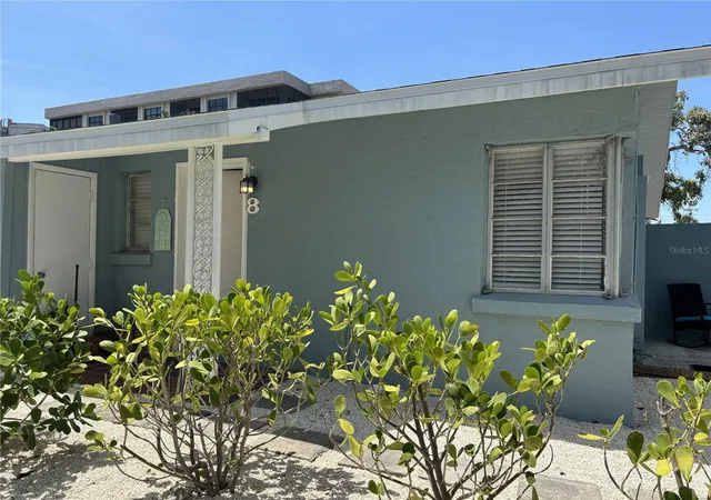 3rd image of 170 Roosevelt Dr #8, Sarasota, FL 34236 | MLS# A4693900