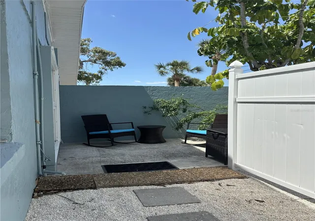 4th image of 170 Roosevelt Dr #8, Sarasota, FL 34236 | MLS# A4693900