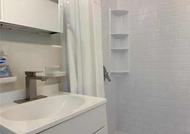 5th image of 170 Roosevelt Dr #8, Sarasota, FL 34236 | MLS# A4693900