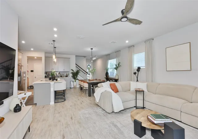 2nd image of 1123 Creek Valley Ct, Brandon, FL 33511 | MLS# TB8509442