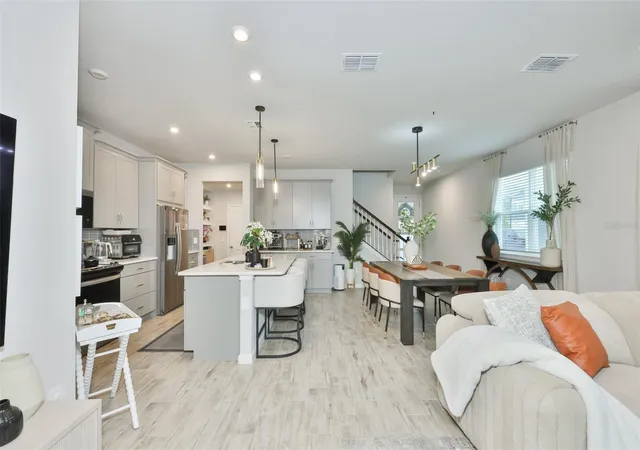 3rd image of 1123 Creek Valley Ct, Brandon, FL 33511 | MLS# TB8509442