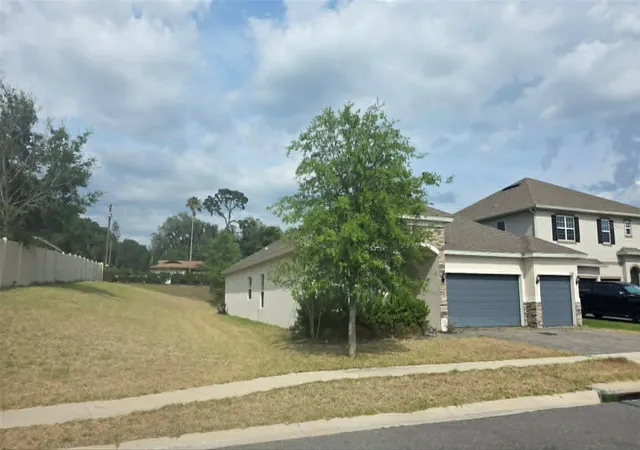 Photo 2 of Single family home for sale at 654 Avila Pl, Howey In The Hills, FL 34737 | MLS# G5112463 | Listing updated on 2026-08-24