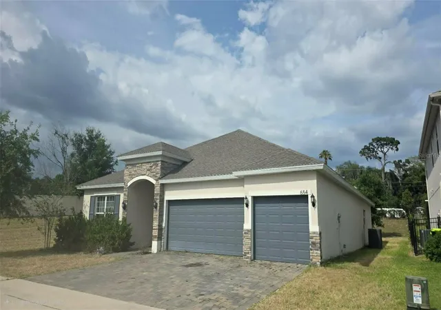 Photo 3 of Single family home for sale at 654 Avila Pl, Howey In The Hills, FL 34737 | MLS# G5112463 | Listing updated on 2026-08-24