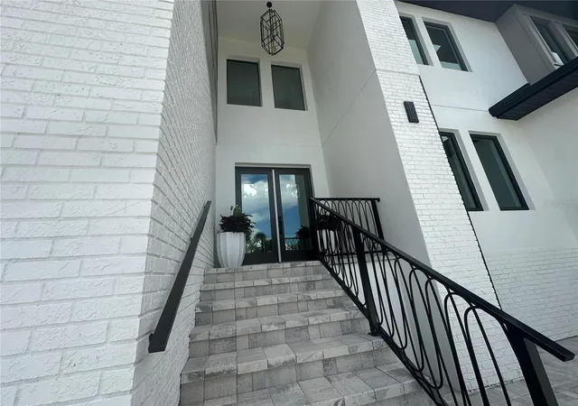 Homes for sale in Tampa, FL | 4706 W San Carlos St, Tampa, FL 33629 | MLS# TB8509490