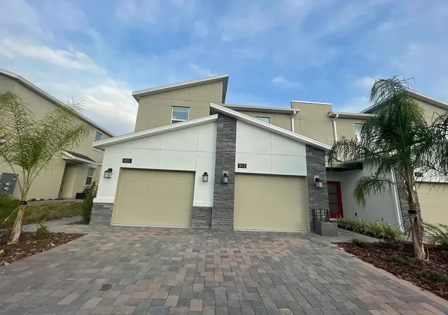 Photo 1 of Condo for sale at 811 Ocean Crse Ave #811, Davenport, FL 33896 | MLS# O6408573 | Listing updated on 2026-07-20