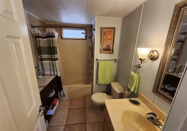 Photo 3 of Manufactured home for sale at 808 53rd Avenue E #27, Bradenton, FL 34203 | MLS# A4693926 | Listing updated on 2026-09-05