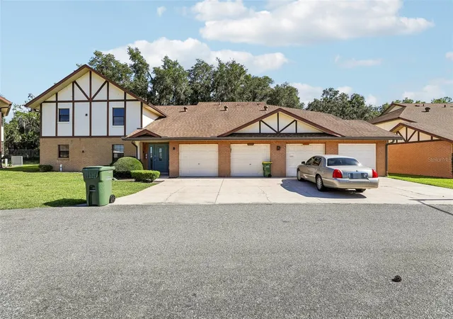 Photo 1 of Condo for sale at 100 E Oak Ter Dr #D2, Leesburg, FL 34748 | MLS# G5112467 | Listing updated on 2026-09-26