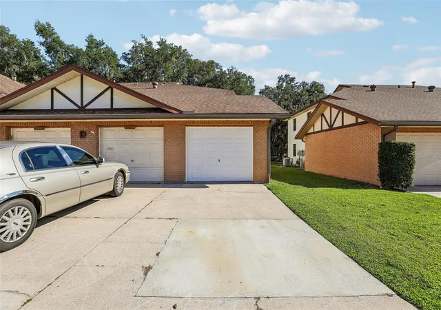 Photo 2 of Condo for sale at 100 E Oak Ter Dr #D2, Leesburg, FL 34748 | MLS# G5112467 | Listing updated on 2026-09-26