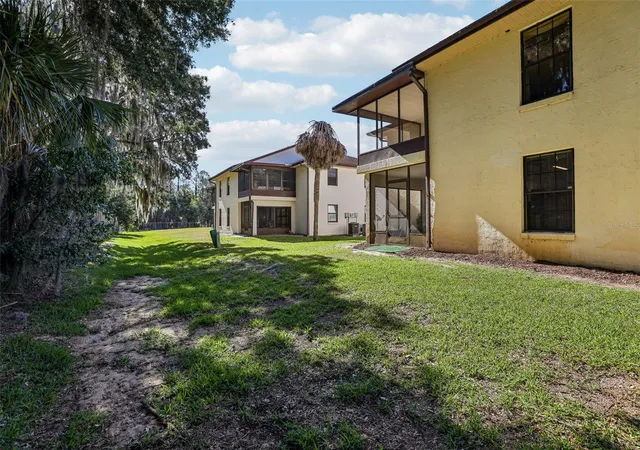 2nd image of 100 E Oak Ter Dr, LEESBURG, FL 34748