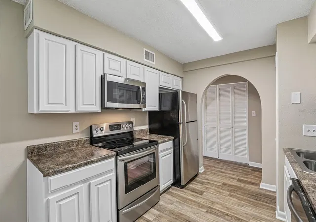 Photo 4 of Condo for sale at 100 E Oak Ter Dr #D2, Leesburg, FL 34748 | MLS# G5112467 | Listing updated on 2026-09-26
