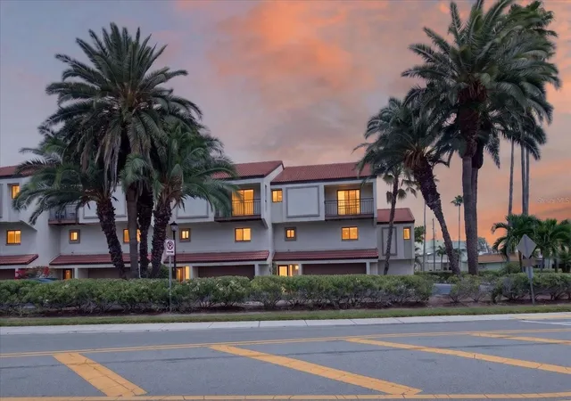 4th image of 240 Windward Passage, CLEARWATER BEACH, FL 33767