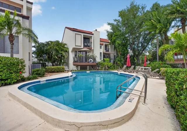 5th image of 240 Windward Passage, CLEARWATER BEACH, FL 33767